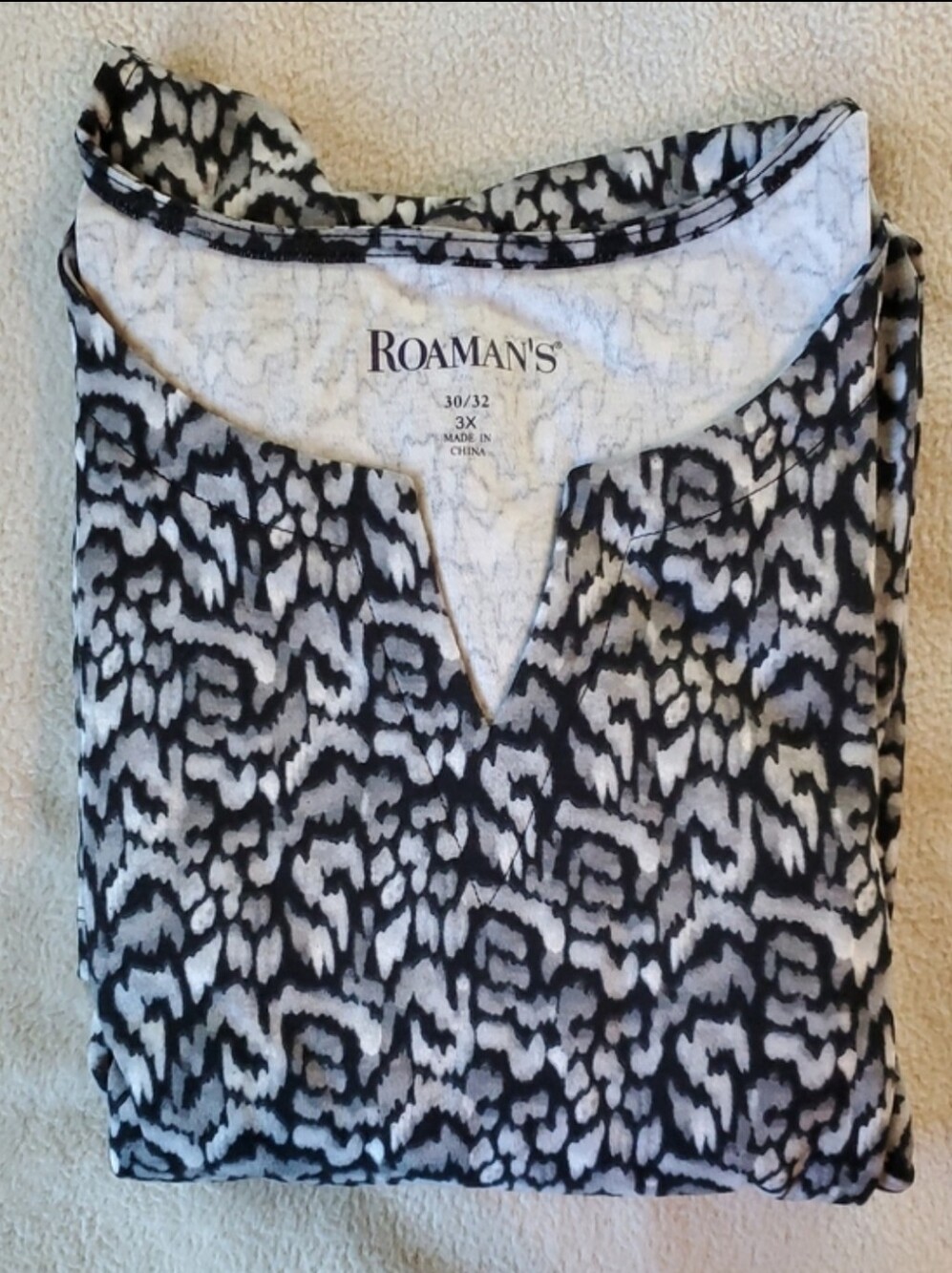 Roaman's Black, gray and white animal print Tunic 3X, V-notch neck 3/4 sleeves